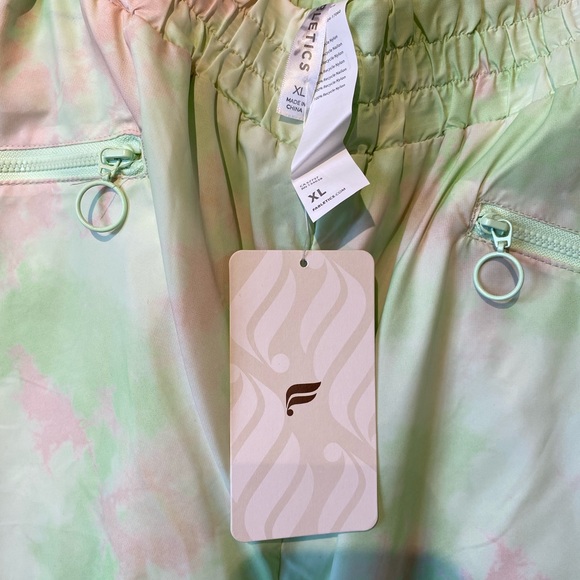 NWT Fabletics X-Large Kalani convertible track pants…. - Picture 5 of 9